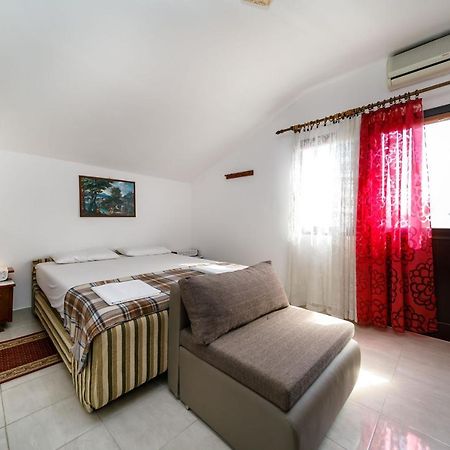 Apartamento Marie I Nikola Krk Town Exterior foto
