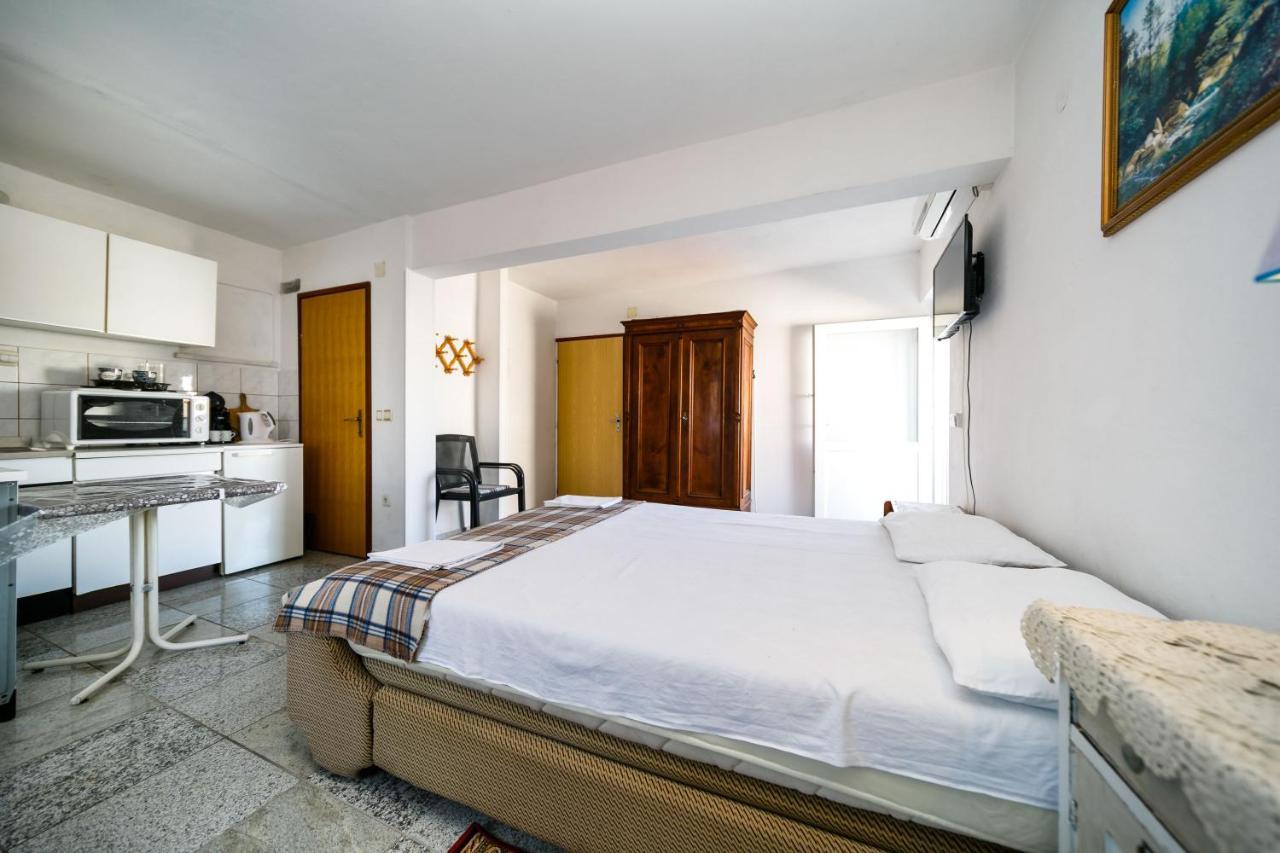 Apartamento Marie I Nikola Krk Town Exterior foto